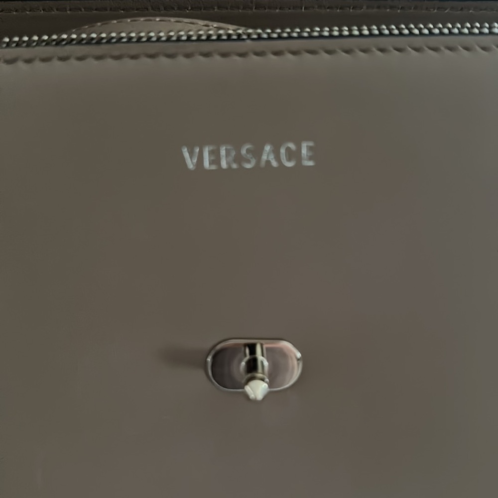VERSACE - Picture 3 of 8